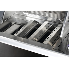 Innenansicht eines Buschbeck Gasgrills mit Grillrost, Grillplatten und Fettauffangschale