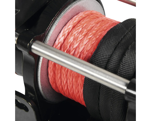 Detailansicht einer Seilwinde mit synthetischem Seil