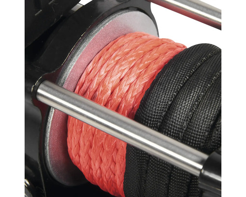 Nahaufnahme einer Seilwinde mit synthetischem Seil