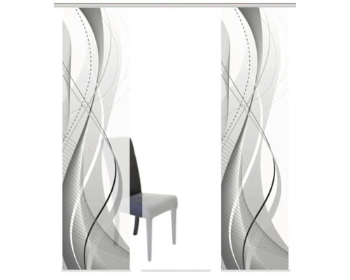 Schiebegardine mit abstraktem Muster und Stuhl