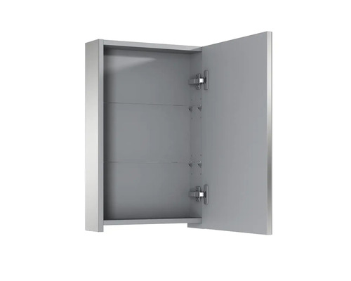 Geöffneter Spiegelschrank mit Regalböden für das Badezimmer