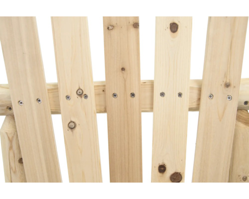 Detailansicht Holzkonstruktion mit Schrauben