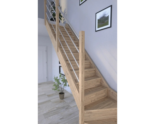 Holztreppe mit Metallgeländer im Innenraum