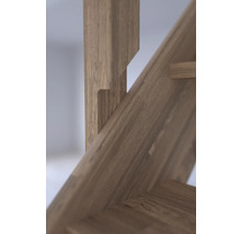 Detailaufnahme einer Holztreppe