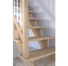 Holztreppe mit Geländerpfosten und Stufen