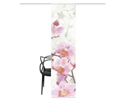 Roll Up Fensterbild mit Orchideenmuster neben einem Stuhl