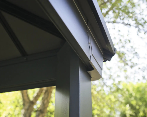 Detailansicht eines Pavillons mit Fokus auf die Konstruktion und das Design.