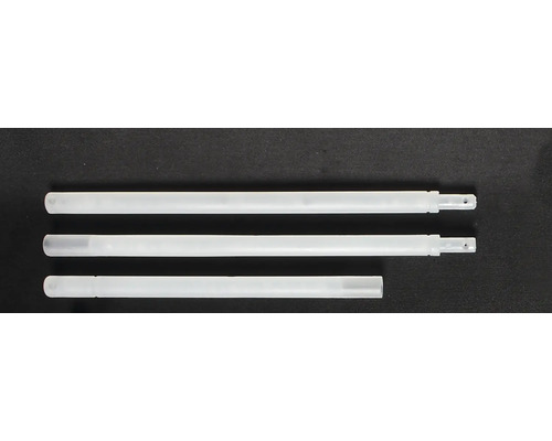 Drei Kunststoffstäbe unterschiedlicher Länge