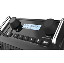 Nahaufnahme eines schwarzen Radios mit Tasten und Display