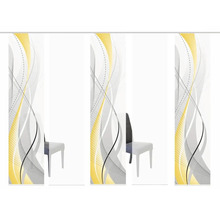 Schiebegardinen mit grafischem Muster und Stuhl