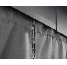 Detailaufnahme einer Zeltwand mit Reißverschluss