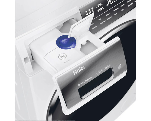 Waschmaschine mit geöffnetem Waschmittelbehälter und Haier Logo
