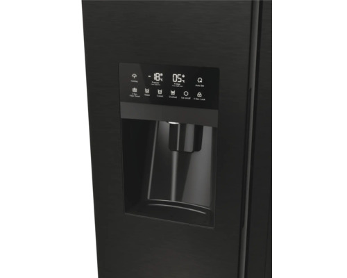 Detailansicht eines Kühlschranks mit Wasserspender und digitaler Temperaturanzeige.