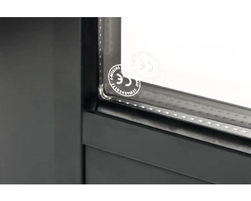 Detailansicht eines Fensters mit CE Kennzeichen