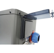 Nahaufnahme einer Wärmepumpe mit Bedienfeld