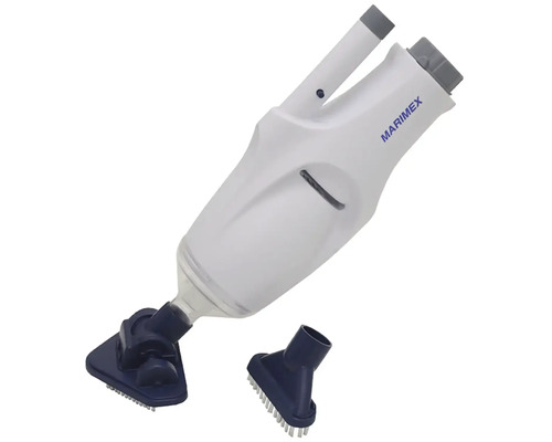 Poolsauger mit Bürstenaufsatz zur Reinigung von Schwimmbecken