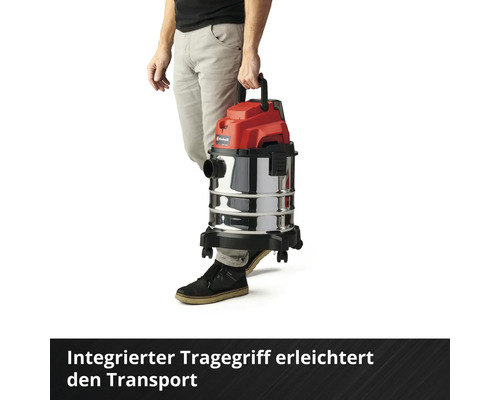 Mann trägt Mehrzwecksauger von Einhell