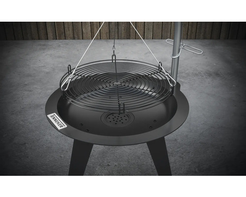 Schwenkgrill mit Dreibeingestell und Grillrost