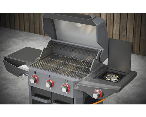 Gasgrill mit offener Haube, Seitenbrenner und Ablagefläche