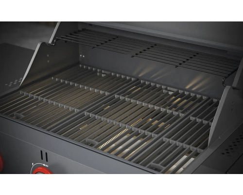Innenansicht eines Gasgrills mit Grillrost und Warmhalterost.