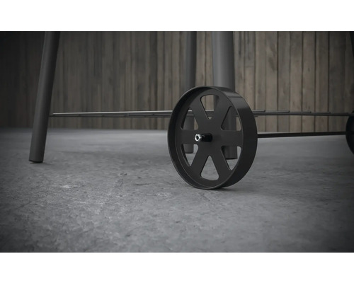 Detailansicht eines Grillwagens mit Rädern für einfachen Transport