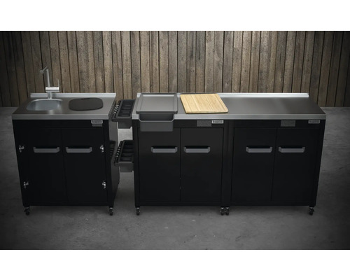 Outdoor-Küche mit Spüle, Schneidebrett und Schubladen