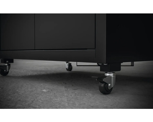 Rollfüße unter einem Schrank zur leichteren Bewegung