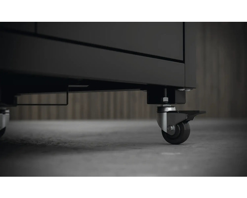 Detailansicht Rollen eines Werkstattschranks