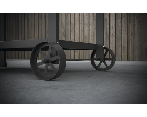 Detailaufnahme des Fahrgestells eines Grillwagens mit Rädern