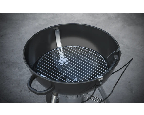 Kugelgrill mit Grillrost im Inneren