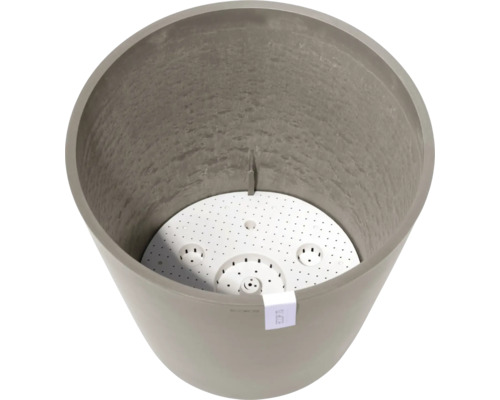 Innenansicht eines Pflanzgefäßes mit Bewässerungseinsatz