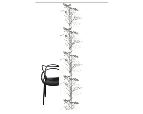 Tapete mit Baumdesign und schwarzer Stuhl