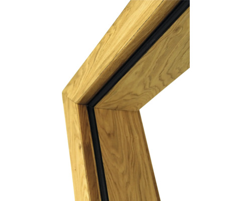 Detailansicht eines Türrahmens aus Holz mit Dichtung