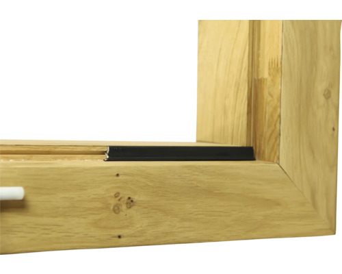 Holzfensterrahmen mit eingesetzter Fensterdichtung