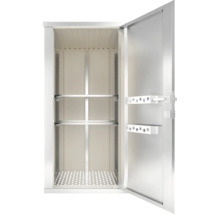 Offener Geräteschrank mit Regalböden und Halterungen an der Tür