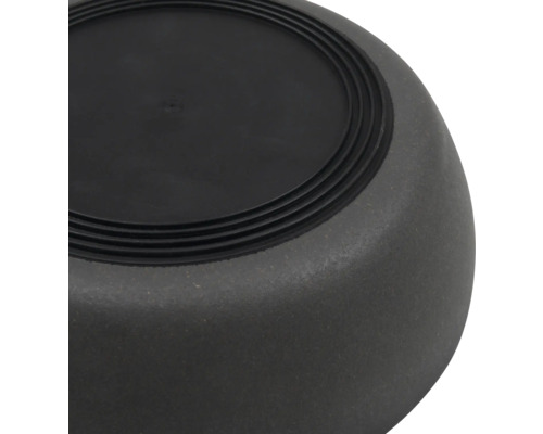 Schwarzer Pflanztopf aus Kunststoff