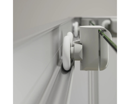 Detailaufnahme der Rollenführung einer Duschkabine