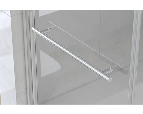 Detailansicht einer Duschkabine mit Griff aus Metall