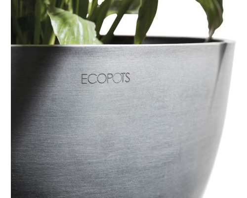 Detailansicht eines Pflanzgefäßes mit dem Schriftzug ''ECOPOTS''