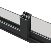 Detailansicht eines Fensters mit Rahmenprofil aus Aluminium