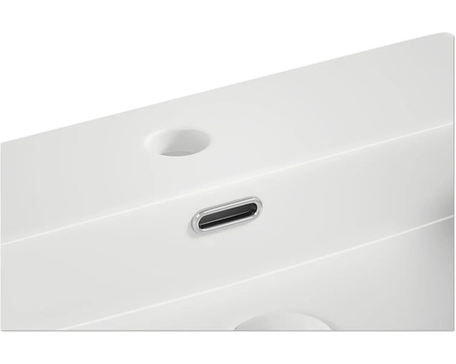 Detailansicht eines weißen Waschtisches mit Überlauf