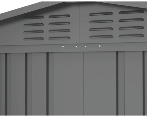 Detailansicht eines Gerätehauses mit Lüftungsschlitzen