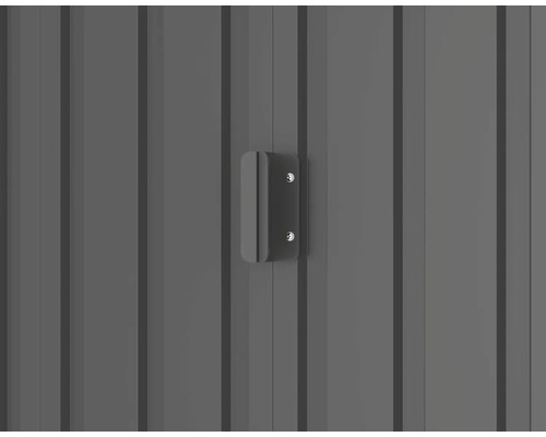 Detailansicht einer Metalltür mit Griff