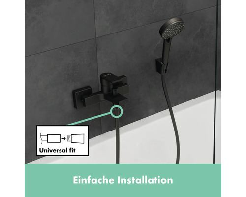 Aufputz-Badewannenarmatur in Schwarz mit Handbrause und dem Hinweis Universelle Passform