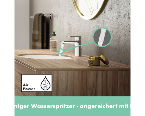 Waschtisch mit Armatur, Kosmetikprodukten und dem Symbol Air Power für mit Luft angereicherten Wasserstrahl