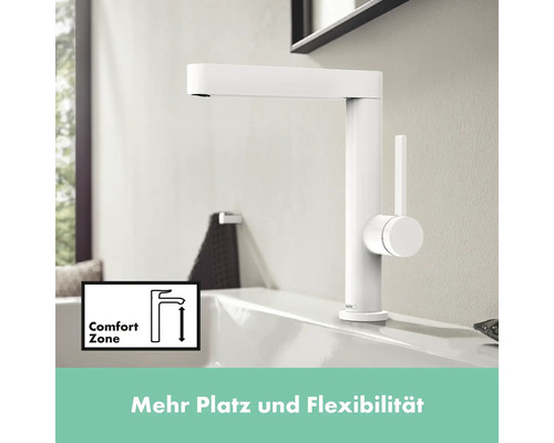 Weißer Waschtischmischer im Badezimmer