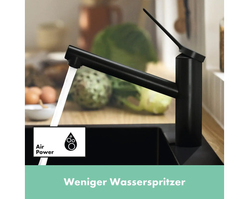 Schwarzer Wasserhahn mit fließendem Wasser im Spülbecken mit Air Power Symbol