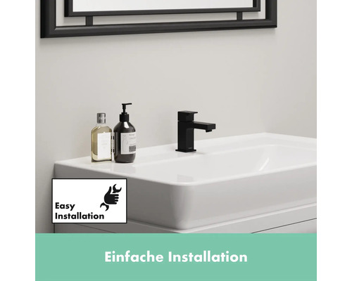 Waschbecken mit schwarzer Armatur und Hinweis auf einfache Installation
