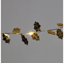 Lichterkette mit Stechpalmenblättern als Dekoration