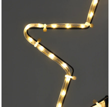 Detailaufnahme einer Lichterkette in Sternform zur Dekoration
